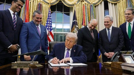 DeSantis Defies Trump Order, Says Florida Can Regulate AI